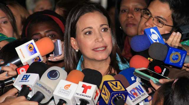 María Corina instó a Padrino López ordenar el cese de la represión
