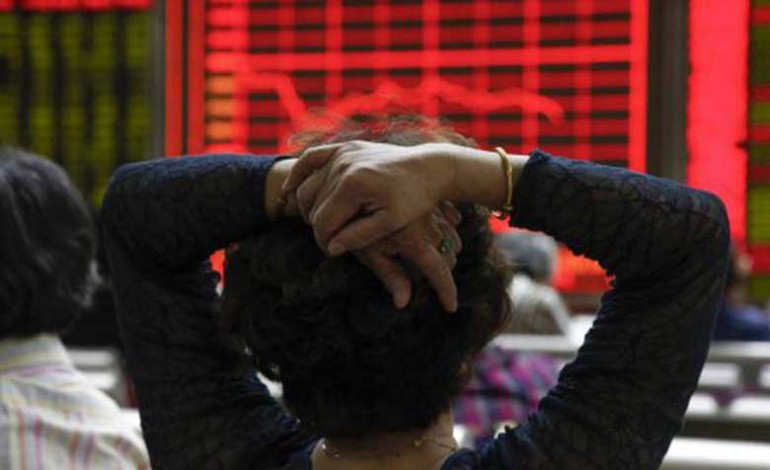Las Bolsas chinas se vuelven a desplomar: otra jornada negra obliga a la suspensión de las actividades