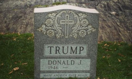 Aparece en Nueva York una lápida con el nombre de Donald Trump