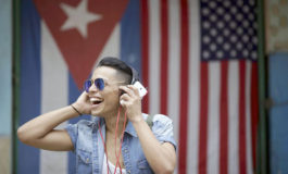 Google y Apple desplazan a McDonald's y al embargo como los símbolos de la libertad en La Habana