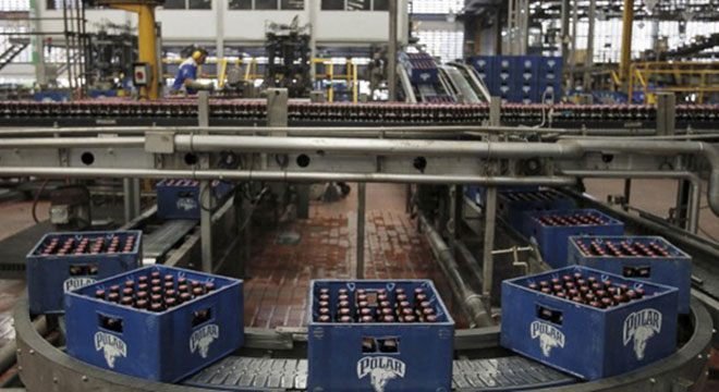 Polar anuncia que cierra todas sus plantas de cerveza
