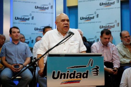 Mud ya consignó ante el CNE las firmas para activar referendo contra Maduro