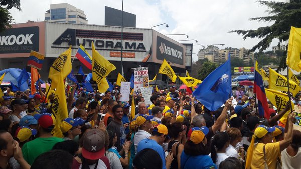Oposición se concentró en Caracas y de nuevo llamó al pueblo a la calle
