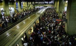 Comienza  la semana con mega retraso en el Metro de Caracas (Video)