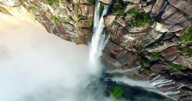 Video grabado con dron muestra el Salto Ángel como nunca antes visto