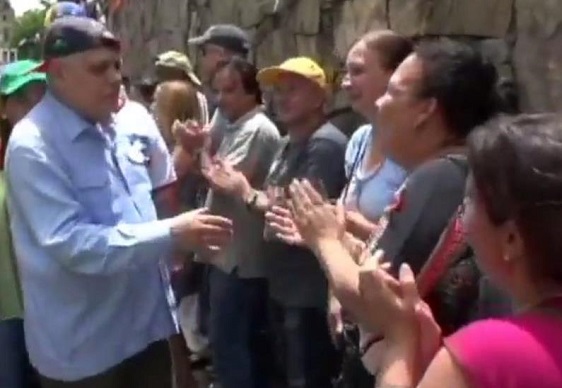 (VIDEO) El exgobernador Enrique Mendoza prendió la fiesta democrática en Los Ruices