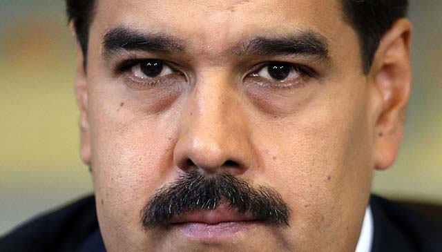 Maduro acude al diálogo internacional para ganar tiempo.