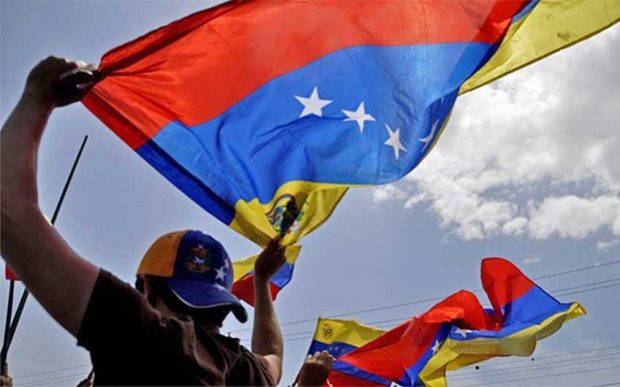 Oposición marcha a favor del referendo contra Maduro