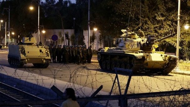 Golpe de Estado en Turquía: Fuerzas Armadas asumen el poder