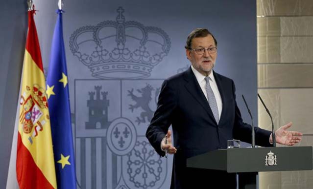 Rajoy acepta mandato real para formar gobierno en España