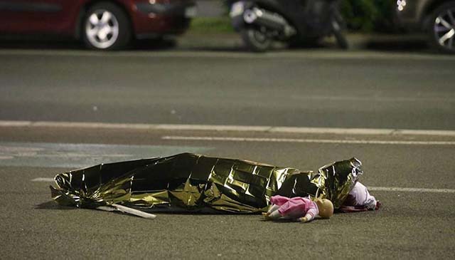 Ningún canal francés cortó su programación para informar del atentado de Niza