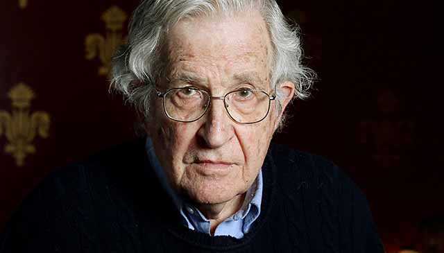 La charlatanería política de Noam Chomsky