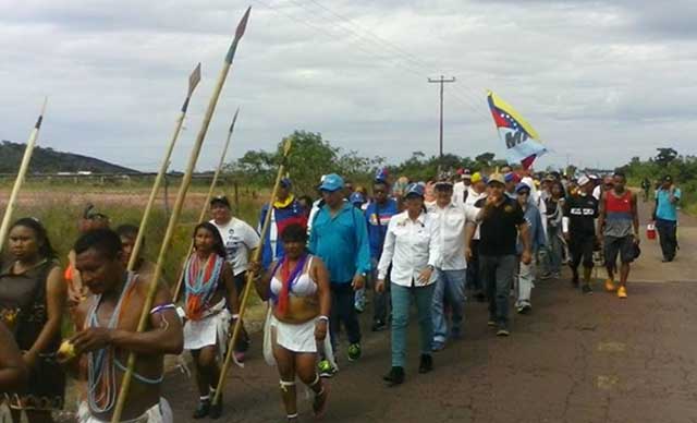 Los indígenas de Amazonas más cerca de Caracas: descuentan 40 km en su segundo día de marcha