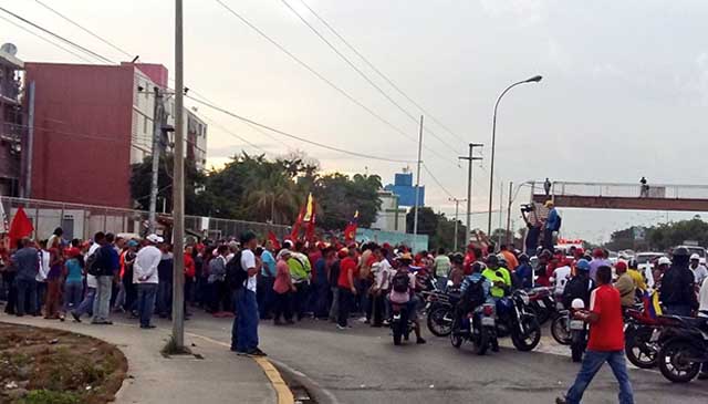 Mata Figueroa, ante el repudio de los margariteños, moviliza a empleados a acto en Villa Rosa