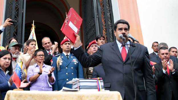 Maduro violó 7 artículos de la Constitución al autoaprobarse el presupuesto de 2017