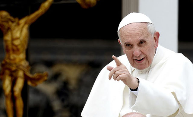 El papa pide «más pobres de espíritu» y a «aceptar de buen grado las decisiones de los otros».