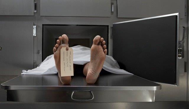 «No estaba muerto, estaba de parranda»: Joven despierta en una morgue en Polonia tras borrachera