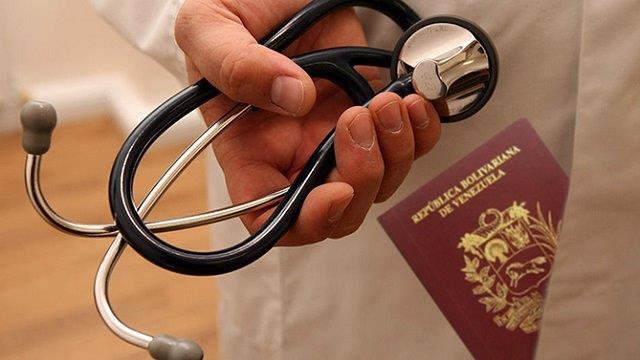 Investigación: La fuga imparable de médicos venezolanos y la inexistencia de una generación de relevo