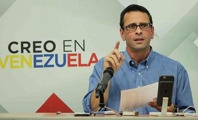 Capriles denuncia que el CNE quitó las máquinas en Miranda