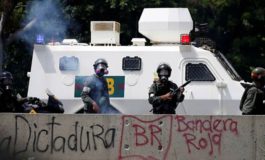 Eurocámara pide liberar presos políticos y elecciones a Maduro