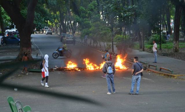 GNB reprime protesta en varias zonas de El Paraíso