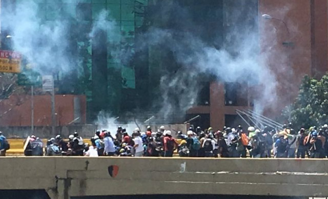 Desmedida y salvaje represión en «Marcha de los Libertadores» por parte de la GNB