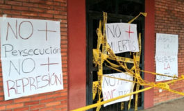 Opositores madrugan y clausuran el CNE de Monagas "por estar entregado a la dictadura"