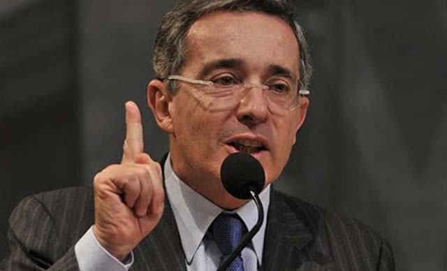Uribe envía mensaje «al heroico pueblo de Venezuela: Uds le están dando un ejemplo al mundo