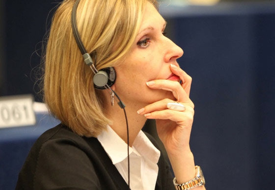 Eurodiputada Beatriz Becerra: Negociación con militares venezolanos dependerá de la confiabilidad de las figuras