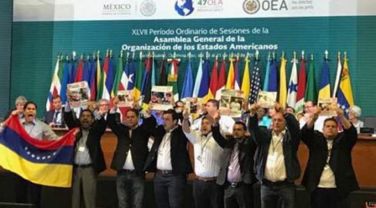 Diputados opositores venezolanos irrumpen en la Asamblea General OEA