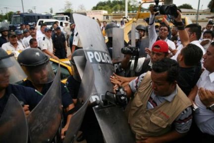 Periodistas venezolanos fueron agredidos durante asedio oficialista en el Parlamento