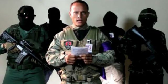 Habla Óscar Pérez, el hombre que sobrevoló helicóptero del CICPC en Caracas con pancarta de libertad
