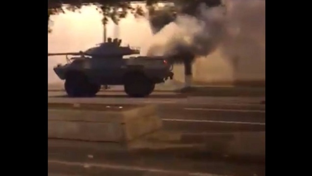 Extreman medidas tras sobrevuelo de helicóptero, movimiento de tanquetas en Miraflores (VIDEO)