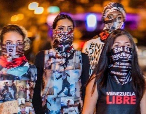 Diseñadora venezolana presenta en EE.UU su colección «Resistencia» por todos los que luchan por el país (FOTOS)