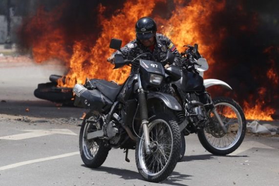 Fuerte explosión en Altamira dejó varias motos envueltas en llamas (VIDEOS, FOTOS)