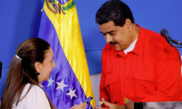 Maduro pasa pena con el carnet de la patria